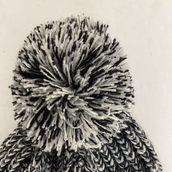 Rebecca Minkoff Cable Knit Beanie Hat Chunky Pom Pom Black Grey Cozy - Picture 7 of 7